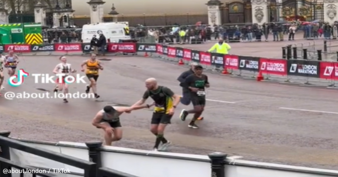 Marathoners Stop Racing To Help Struggling Runner To The Finish Line