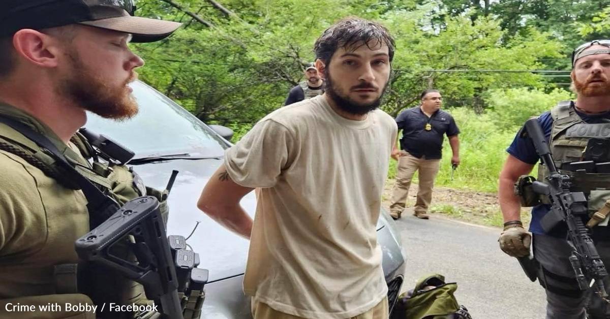 Labrador Receives $2,000 Reward For Helping Catch Fugitive Michael ...