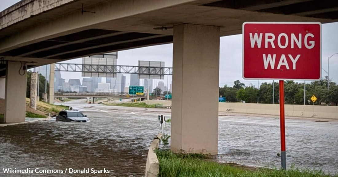 Desperate Texans Endure Life-Threatening Heat as FEMA Faces Criticism