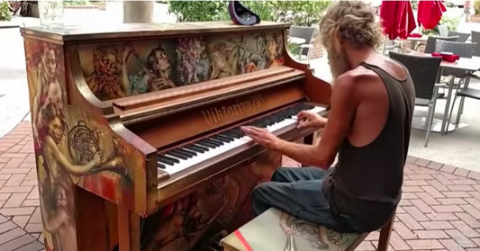 Homeless Ex-Marine Wins 7 Million Hearts With ‘Beautiful Hands’ On Piano