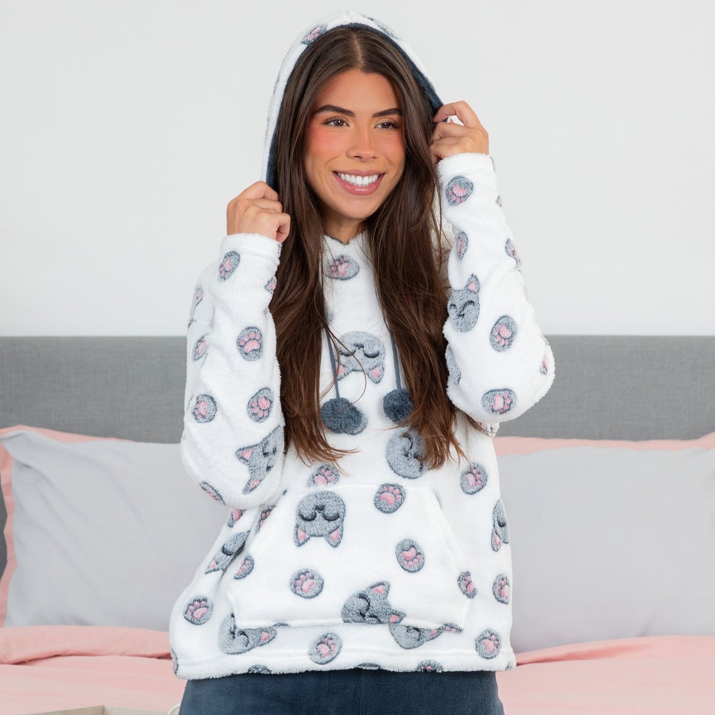 Super Cozy&trade; Cat & Paw Pajama Set