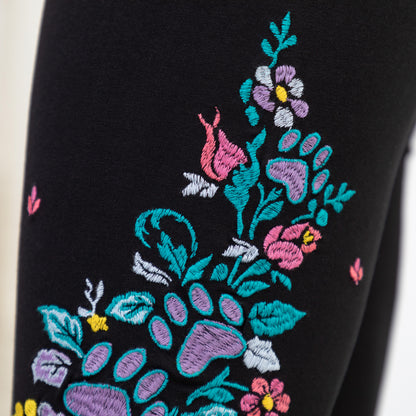 Embroidered Stretch Capris