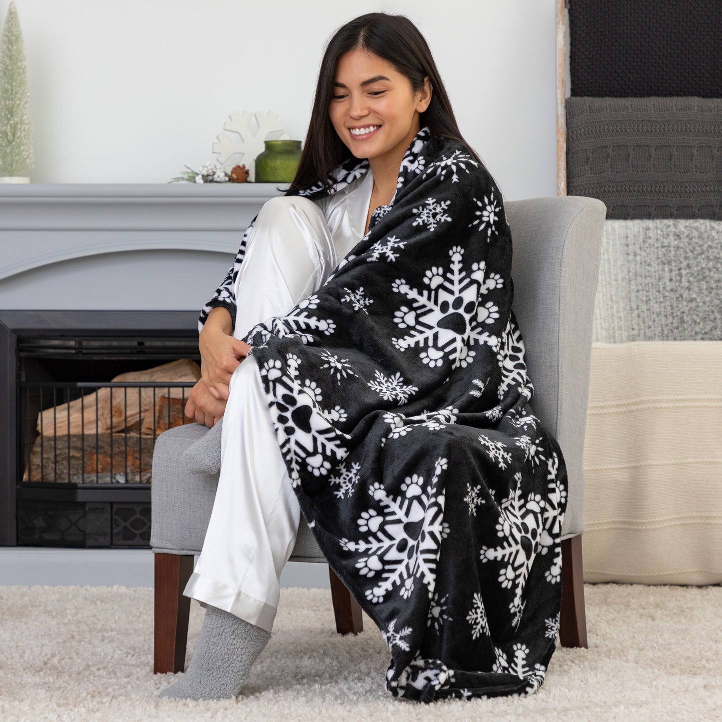 Super Cozy&trade; Fleece Paw Print Throw Blanket