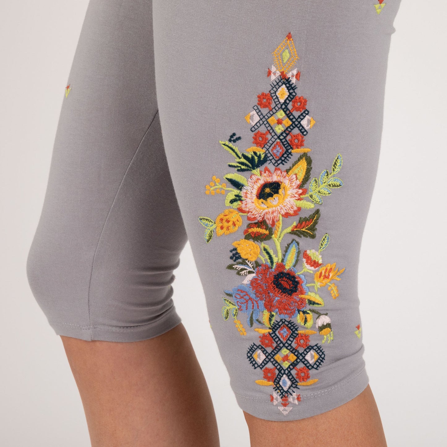 Embroidered Stretch Capris