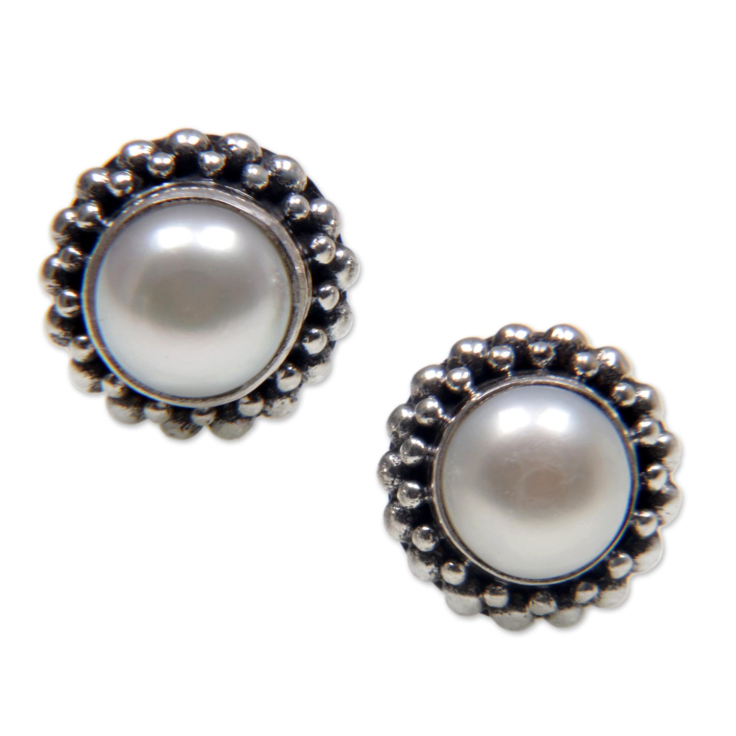 Discretion Freshwater Pearl Stud Earrings