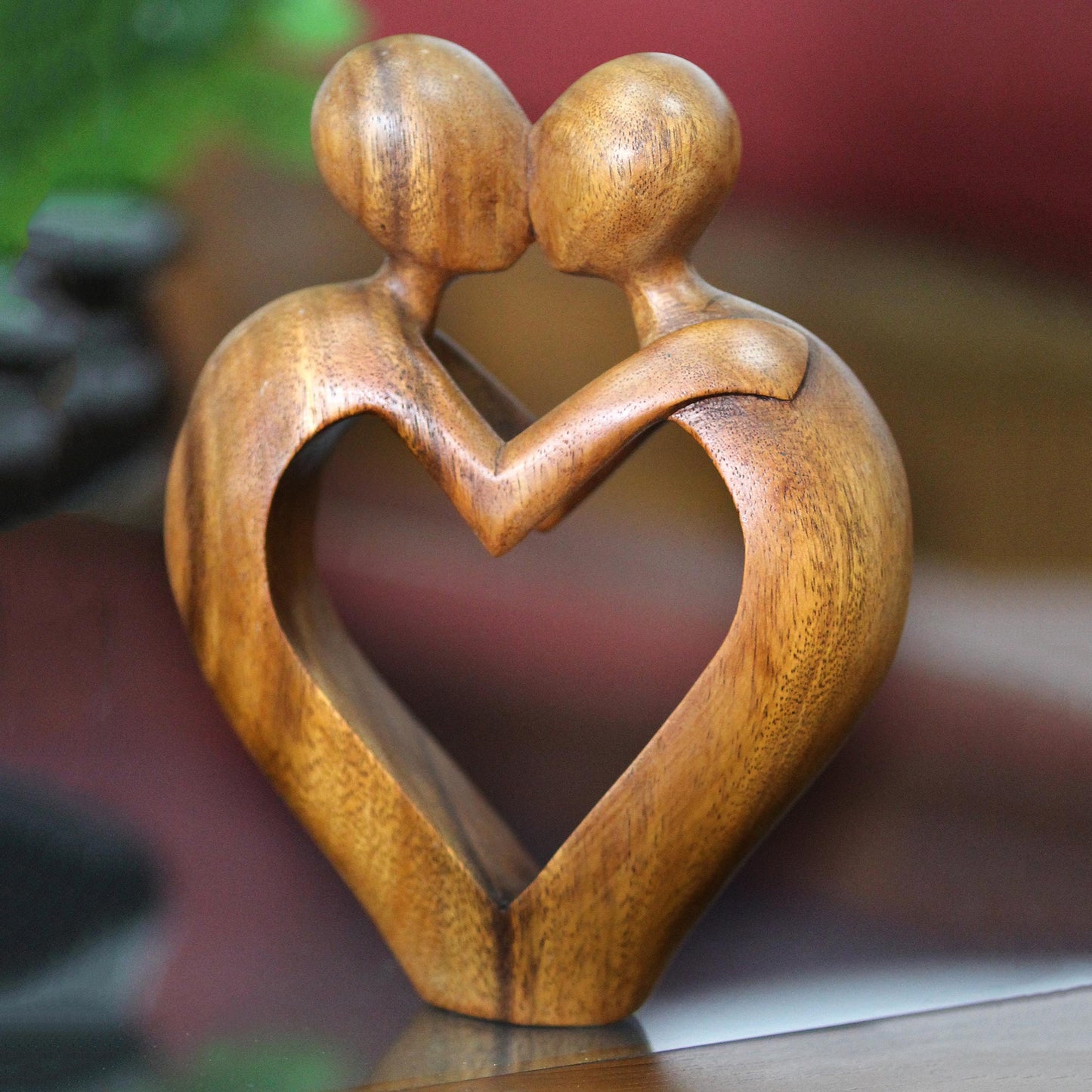 Sweet Love Suar Wood Sculpture