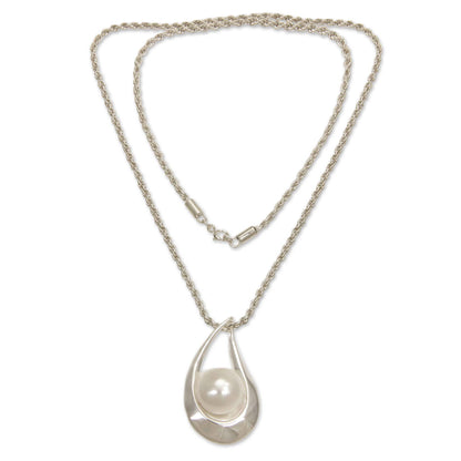 White Symphony Pearl and Silver Pendant Necklace