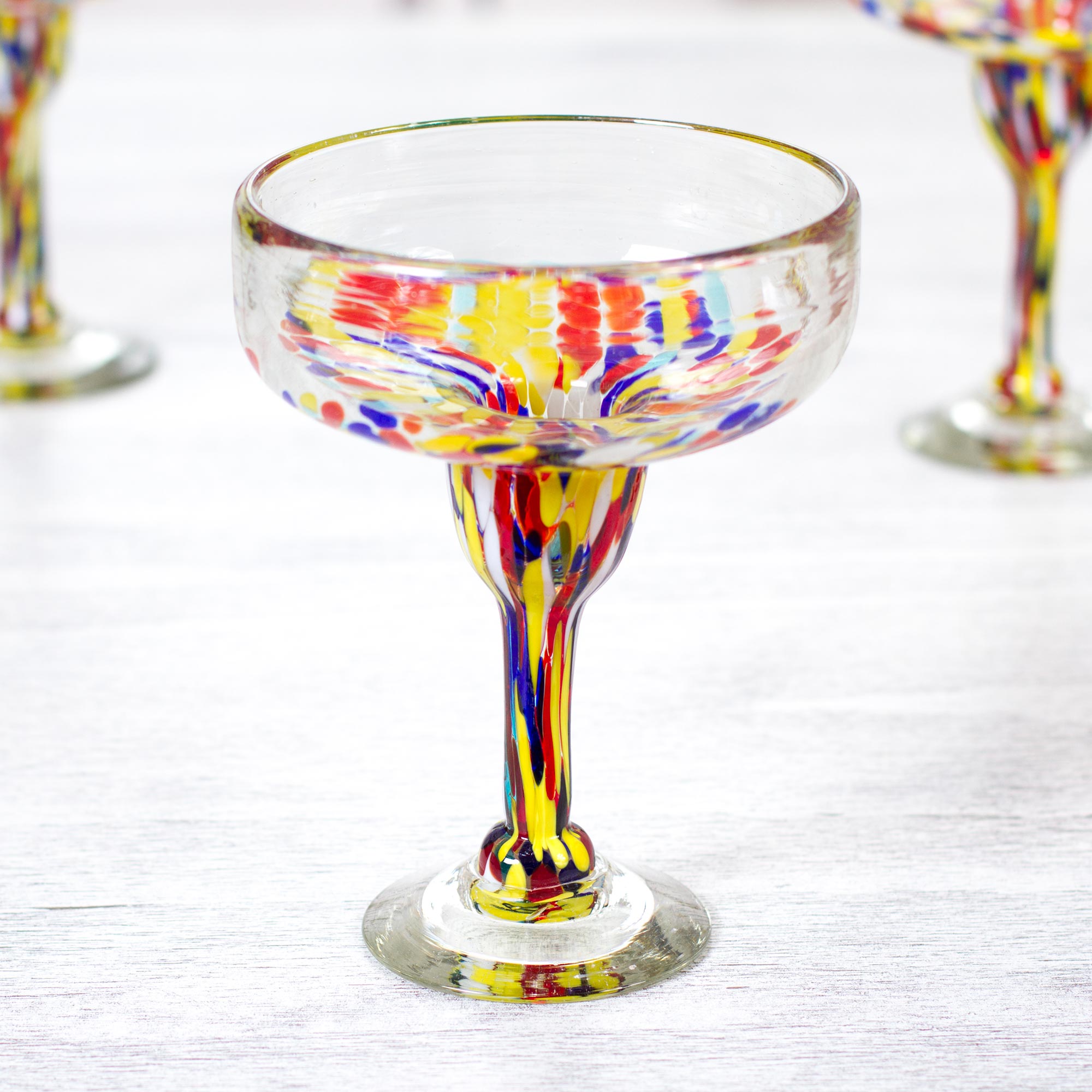 NOVICA 'Confetti Kiss' Margarita Gläser – Set Aus 6 Mundgeblasenen Gläsern, Bunte Ränder, 7 Zoll