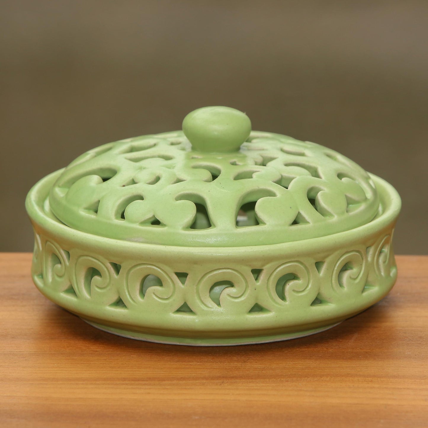 Jatiluwih Green Handmade Light Green Ceramic Mosquito Coil Holder