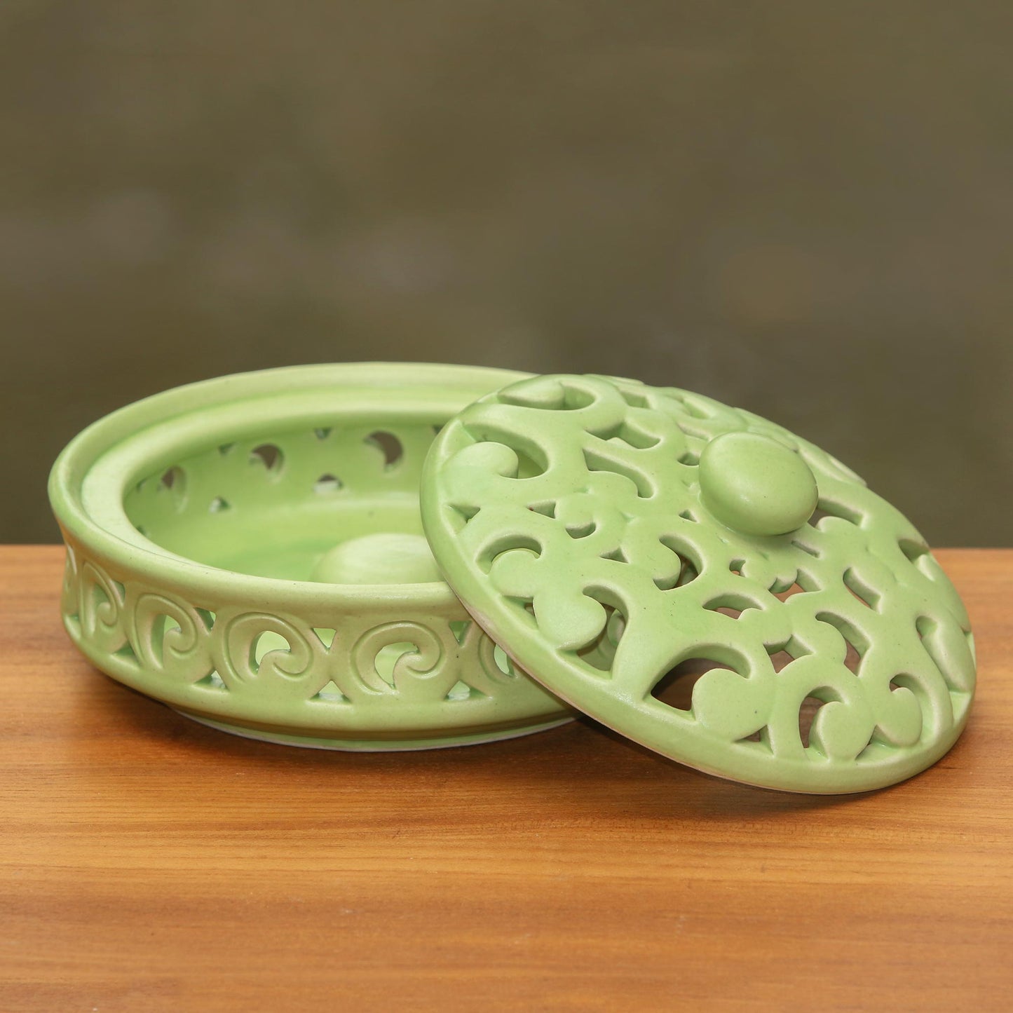 Jatiluwih Green Handmade Light Green Ceramic Mosquito Coil Holder