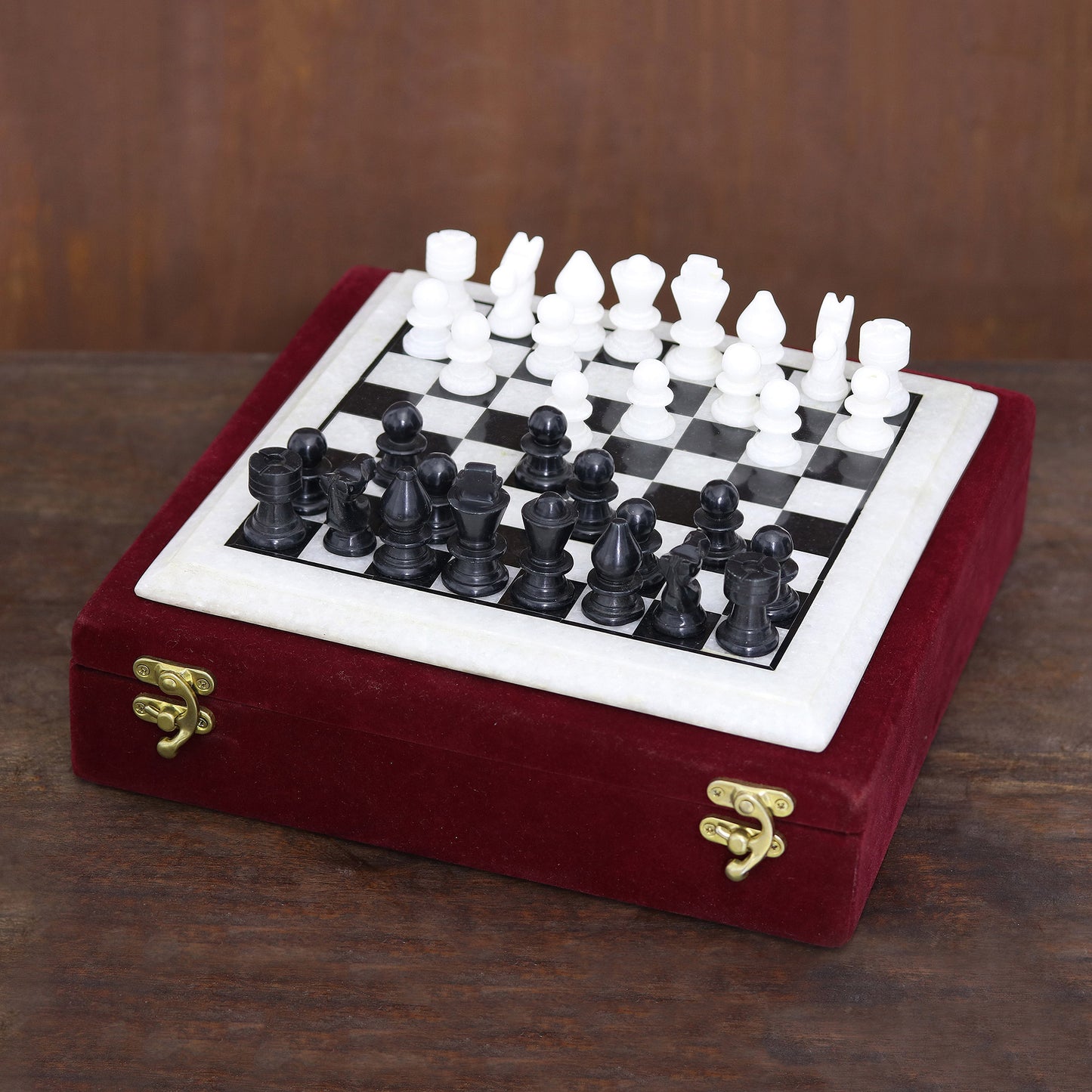 Royal Leisure Handcrafted Black and White Marble Chess Set from India