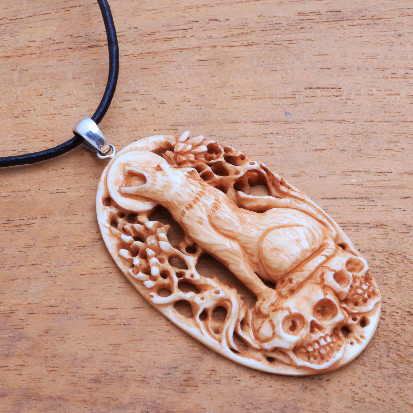 Setra Wolf Cow Bone Leather Pendant Necklace