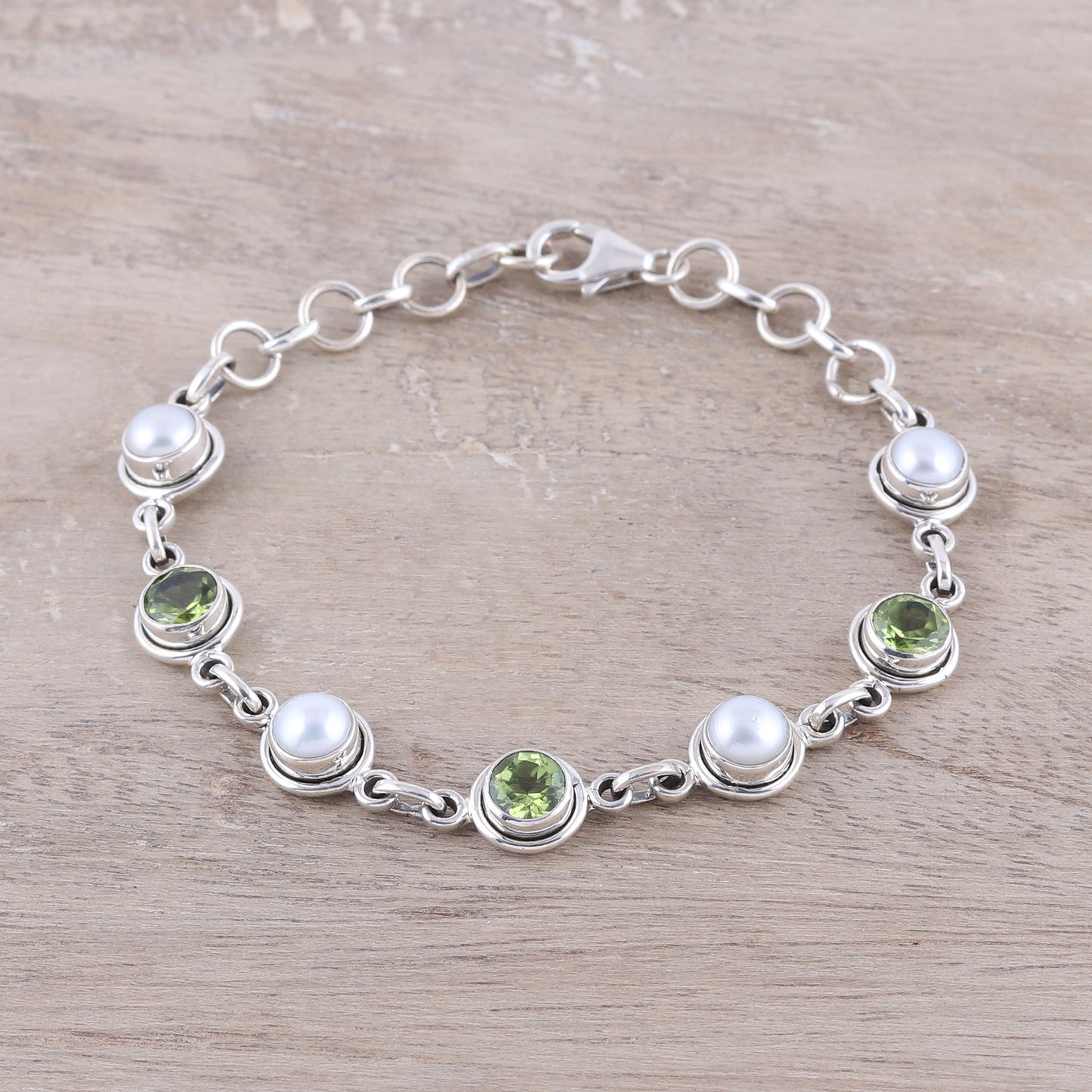 Elegant Glitter Peridot and Cultured Pearl Link Bracelet from India