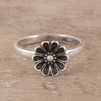 Daisy Appeal Daisy Flower Sterling Silver Cocktail Ring from India