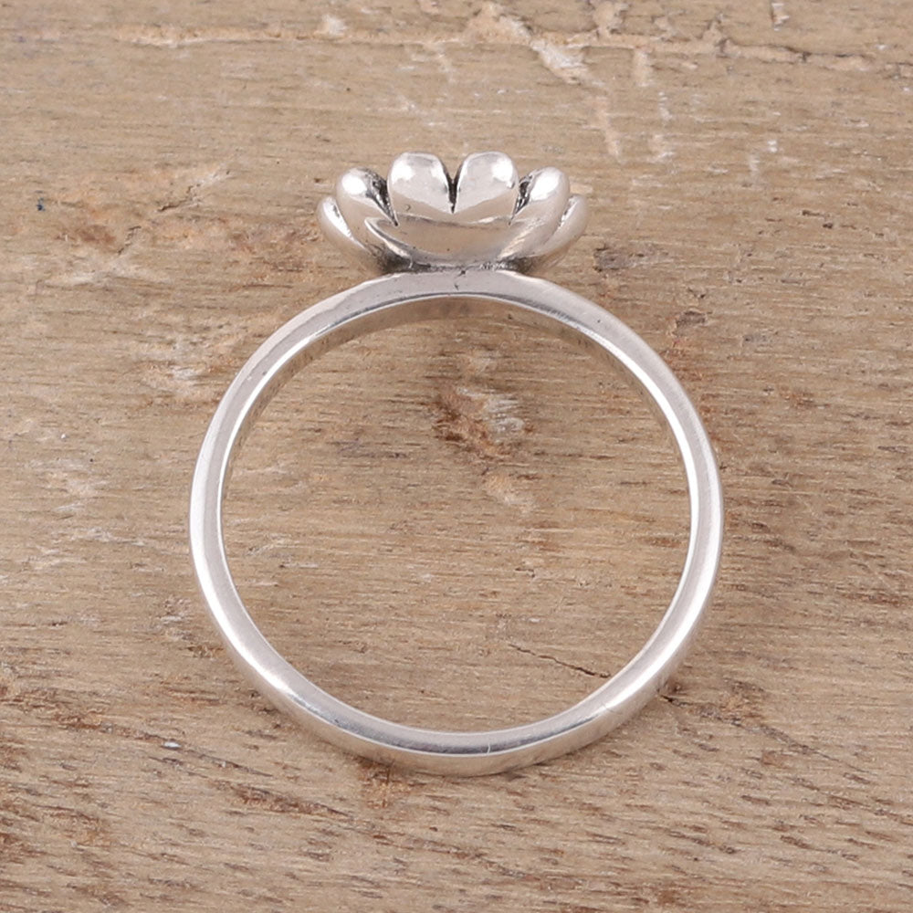 Daisy Appeal Daisy Flower Sterling Silver Cocktail Ring from India