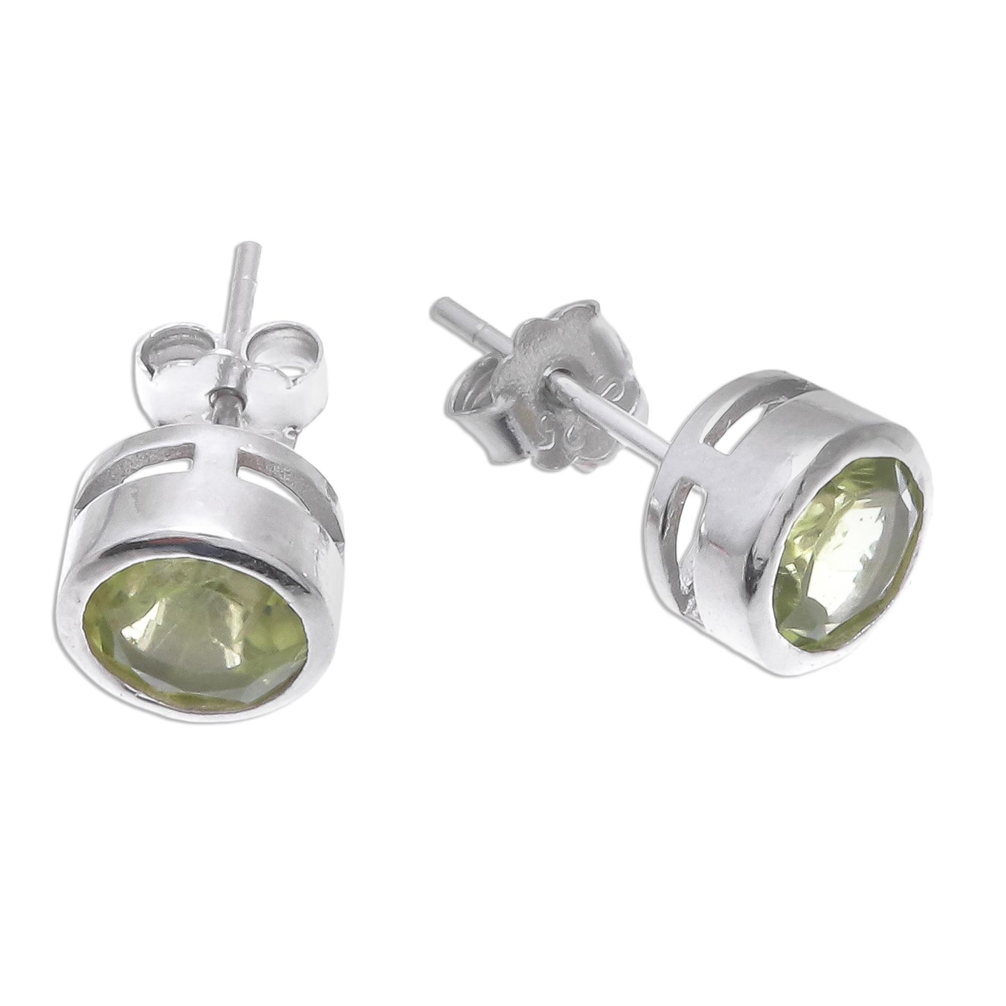 Round Star Round Peridot Stud Earrings from Thailand