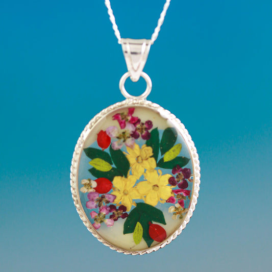 Antique Daffodils Old Fashioned Pendant Necklace with Flowers in Resin